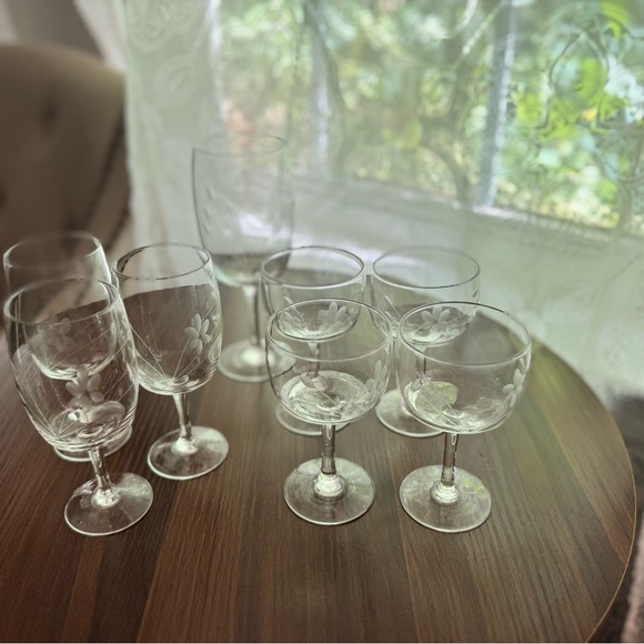 Crystal Clear Etched Wine Glass Set - Picture 1 of 5